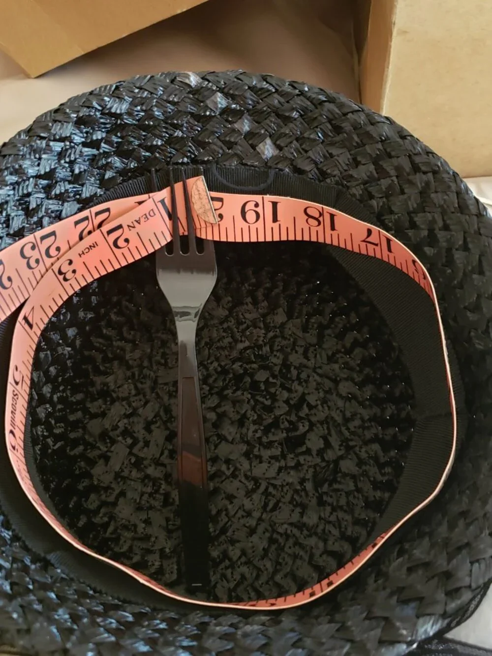 VINTAGE STRAW BLACK BEAUTY HAT - Picture 9 of 11